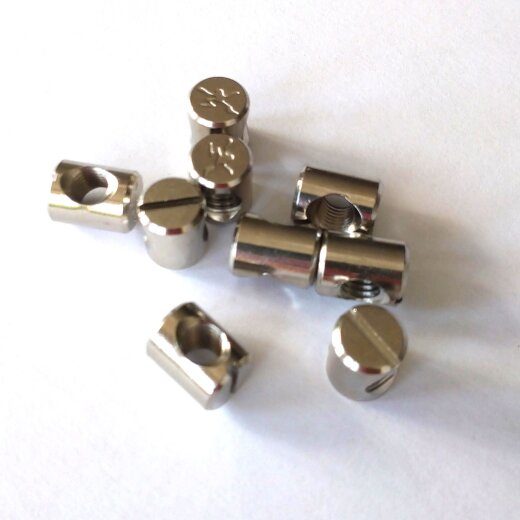 10x Schrauben Insert für Windsurf Finnen 9-6mm