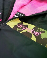 DRYROBE Advance Short Sleeve Schwarz Camo Pink  M